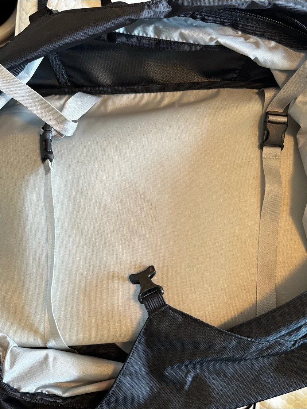 Black Osprey Farpoint 40 Men's Travel Backpack